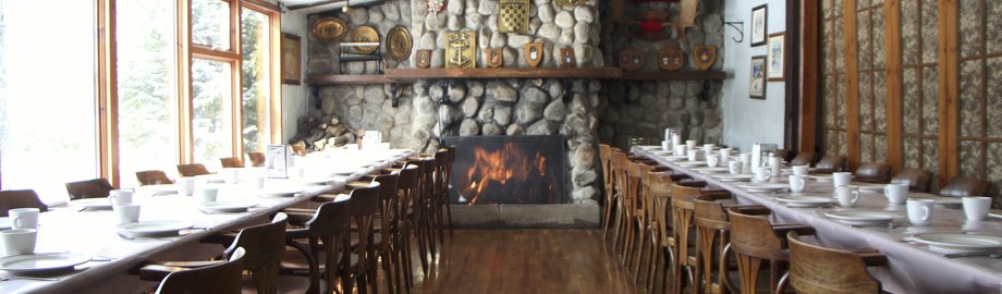 Venez passer du temps en famille dans notre belle salle à manger À La Feuille d'Érable cabane à sucre | Sugar Shack