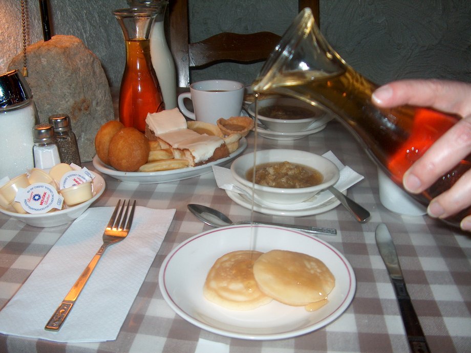 Recettes de cabane à sucre Érablière Feuille d'Érable | Tourtières, La soupe aux pois de Solange, Betteraves | Sirop d'érable